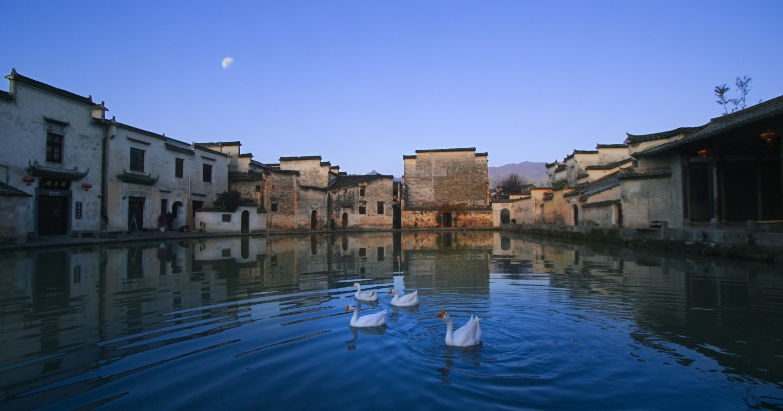 Moon-Pond-Huangshan